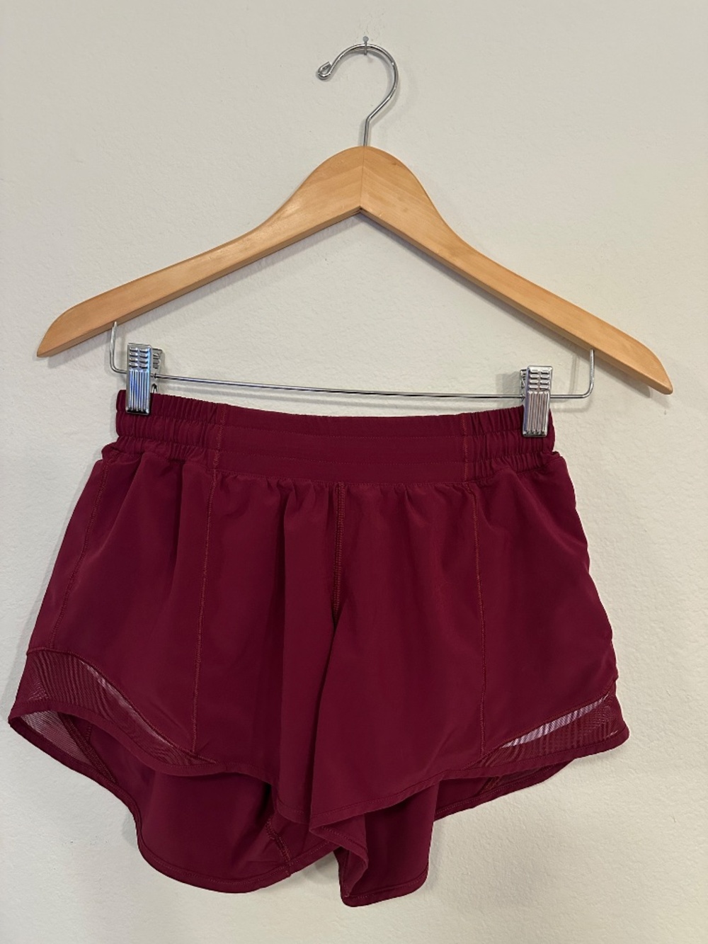 Lululemon Hotty Hot Lined 4" Shorts Burgundy Size 6 Tall